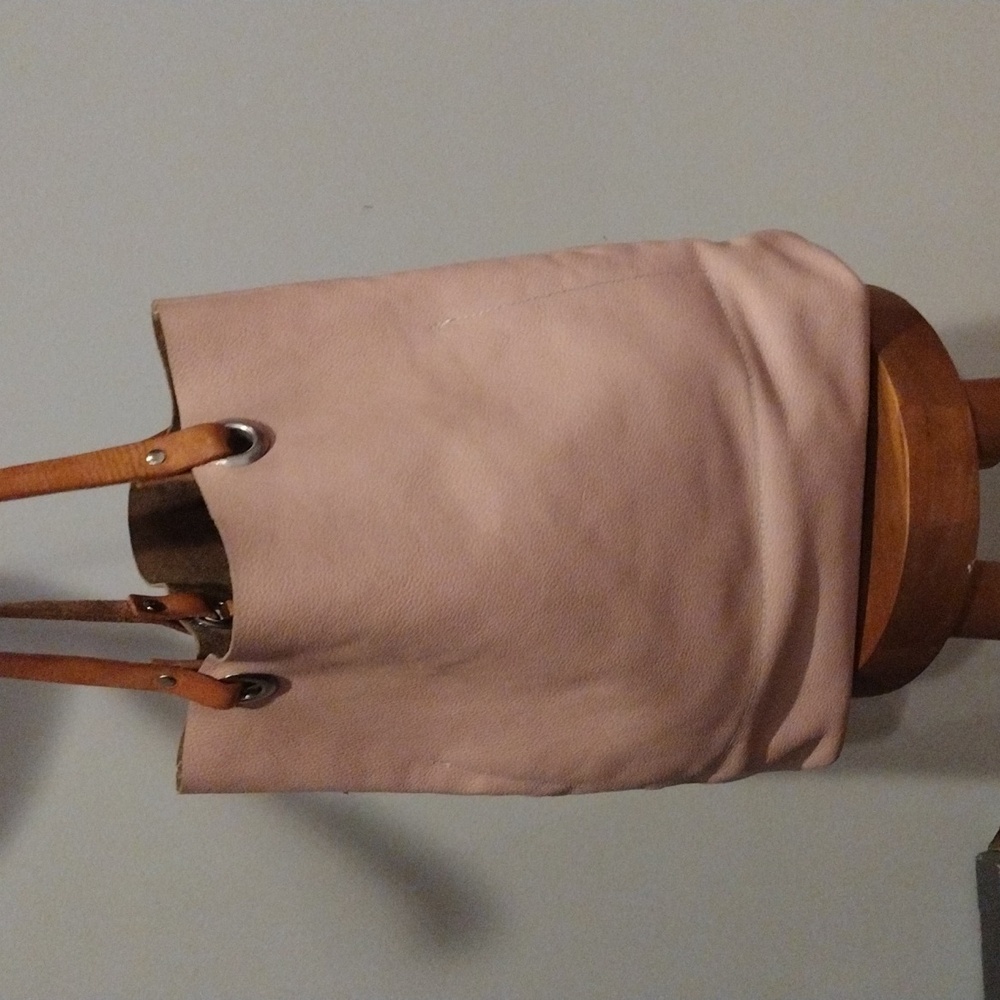 Leather Salmon Pink Purse - Tote handbag with metal hardware - Picture 1 of 14